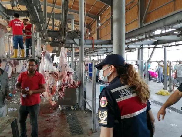 Son dakika! SANCAKTEPE'DE JANDARMA KURBAN SATIŞ VE KESİM YERLERİNİ DENETLEDİ