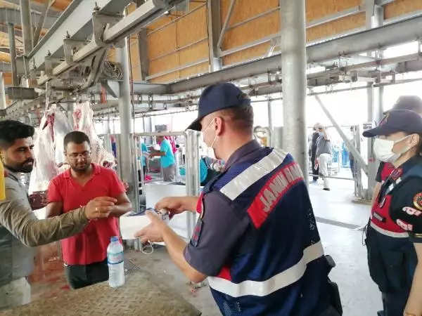 Son dakika! SANCAKTEPE'DE JANDARMA KURBAN SATIŞ VE KESİM YERLERİNİ DENETLEDİ