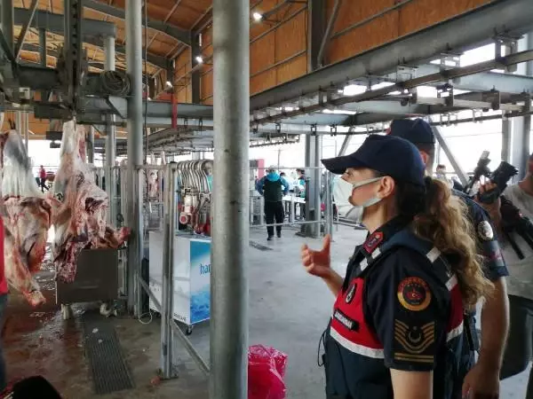 Son dakika! SANCAKTEPE'DE JANDARMA KURBAN SATIŞ VE KESİM YERLERİNİ DENETLEDİ