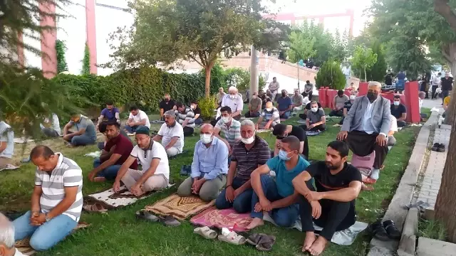 Şanlıurfa'da Kurban Bayramı namazı sevinci