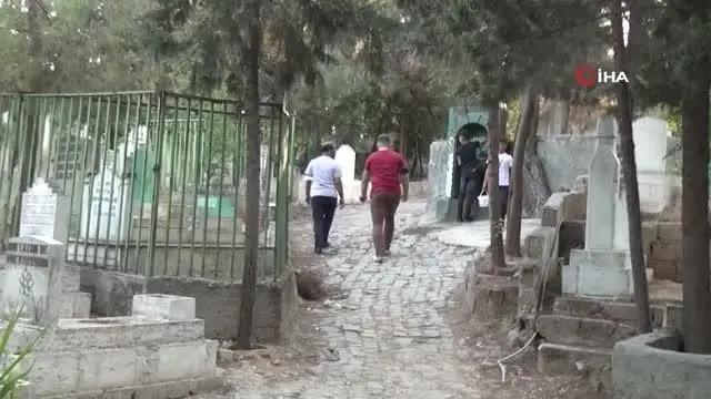Diyarbakır mezarlıklarında hüzünlü bayramlaşma