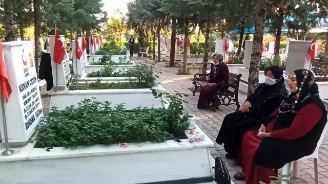 Son dakika haberi! Şehitlikte hüzünlü bayramlaşma