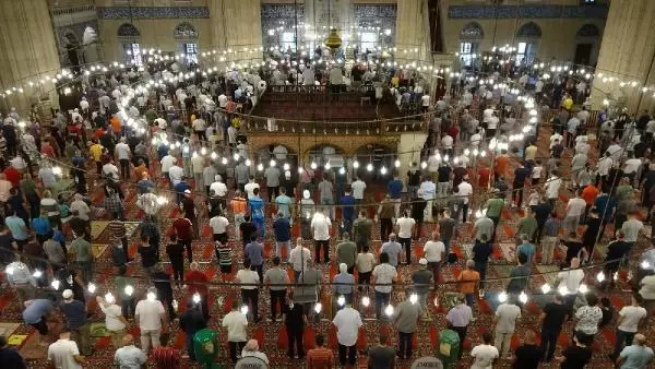 Son dakika haberleri: Selimiye Camii'nde sosyal mesafeli bayram namazı Son dakika haberleri: Selimiye Camii'nde sosyal mesafeli bayram namazı