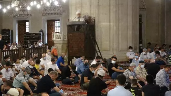 Son dakika haberleri: Selimiye Camii'nde sosyal mesafeli bayram namazı