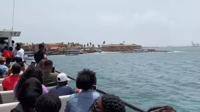 Senegal'de köle ticaretinin merkezi Goree Adası, geçmişin izini turizmle silmeye çalışıyor