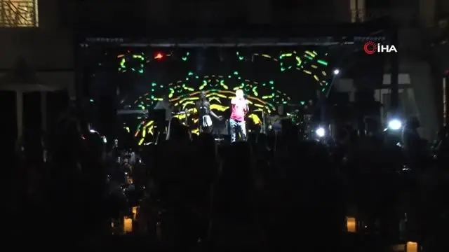 Serdar Ortaç'tan muhteşem konser Serdar Ortaç'tan muhteşem konser