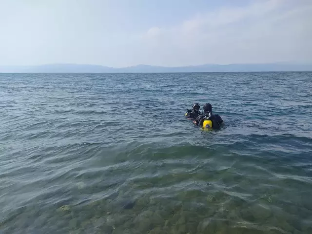 Serinlemek için İznik Gölü'ne giren genç boğuldu