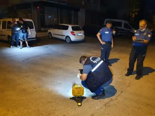 Sokak ortasında silahlı kavga: 2 yaralı