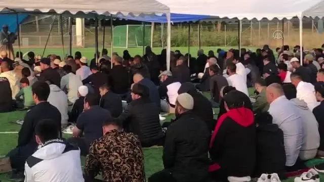 STOCKHOLM - İsveç'te Kovid-19 salgını gölgesinde bayram namazı kılındı