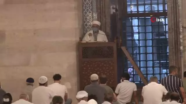 Süleymaniye Camii'nde binlerce vatandaşın katılımıyla bayram namazı kılındı