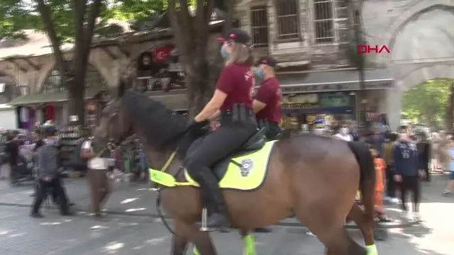 Son dakika gündem: SULTANAHMET MEYDAN'DA ATLI POLİSLERDEN DENETİM