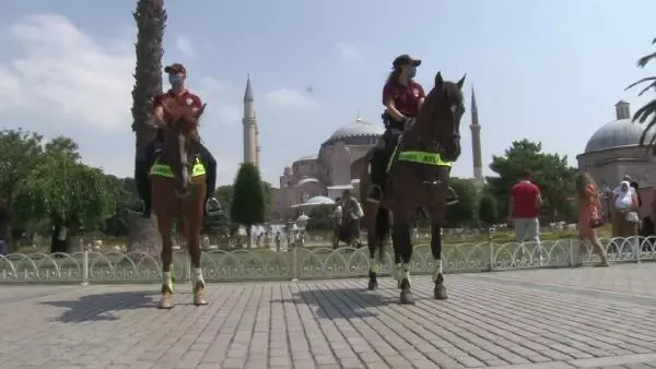 Son dakika gündem: SULTANAHMET MEYDAN'DA ATLI POLİSLERDEN DENETİM