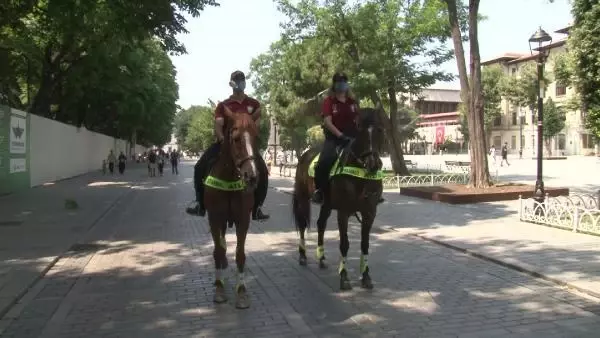 Son dakika gündem: SULTANAHMET MEYDAN'DA ATLI POLİSLERDEN DENETİM