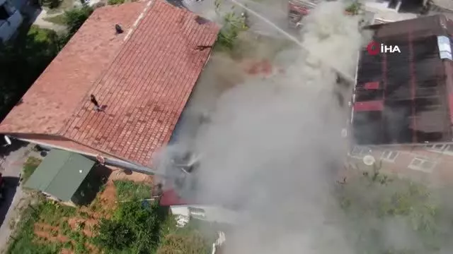 Sultanbeyli'de bayram günü çıkan yangın mahalleliyi sokağa döktü