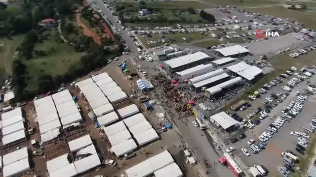 Sultanbeyli'de korona virüs önlemleri alınarak kurbanlar kesildi