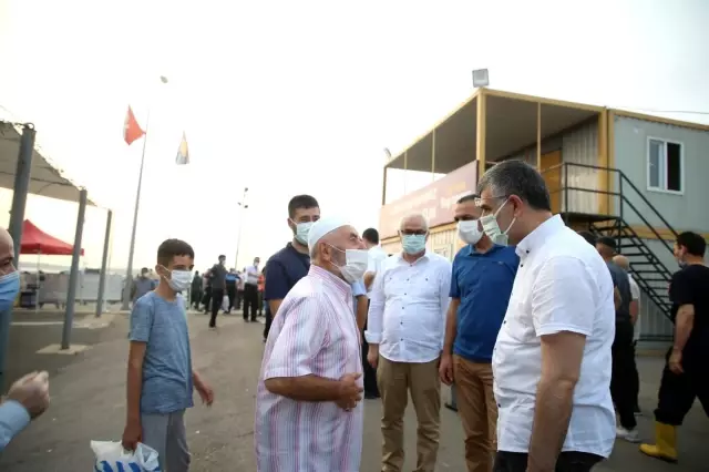 Sultanbeyli'de korona virüs önlemleri alınarak kurbanlar kesildi