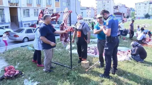 SULTANGAZİ'DE KAÇAK KURBAN KESENLERE CEZA SULTANGAZİ'DE KAÇAK KURBAN KESENLERE CEZA