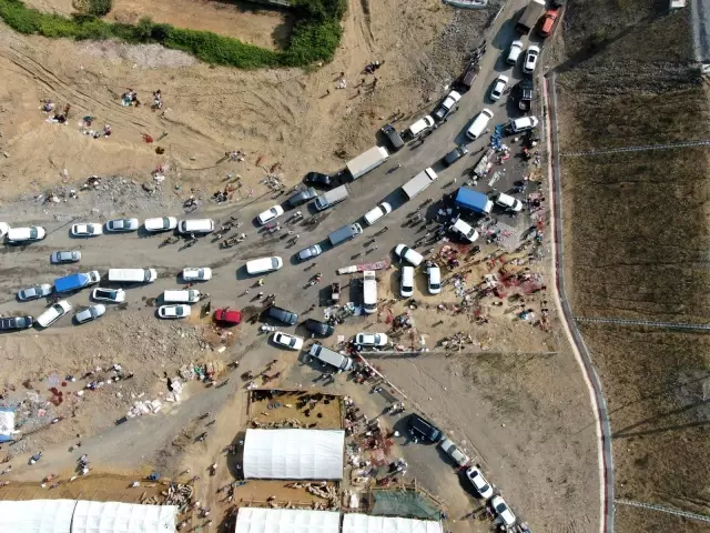 Sultangazi kurban pazarında hareketlilik havadan görüntülendi