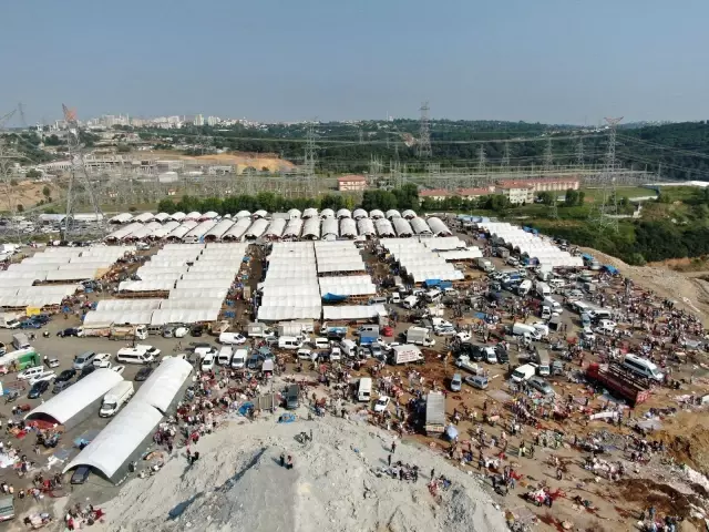 Sultangazi kurban pazarında hareketlilik havadan görüntülendi