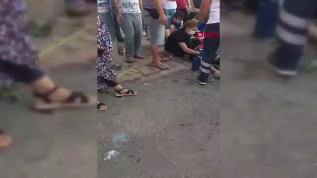 SÜRÜCÜSÜNÜN KONTROLÜNDEN ÇIKAN ARAÇ MARKETE GİRDİ: 1 YARALI SÜRÜCÜSÜNÜN KONTROLÜNDEN ÇIKAN ARAÇ MARKETE GİRDİ: 1 YARALI