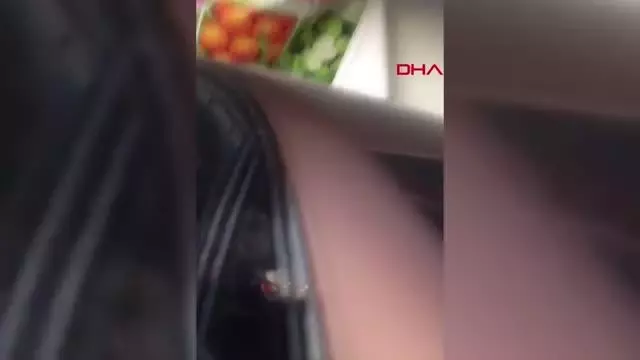 SÜRÜCÜSÜNÜN KONTROLÜNDEN ÇIKAN ARAÇ MARKETE GİRDİ: 1 YARALI