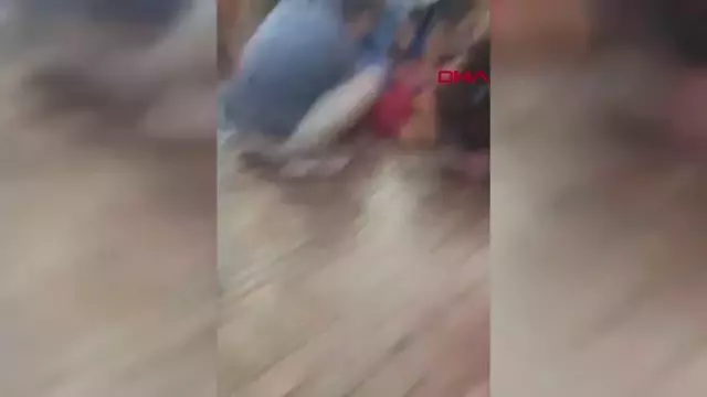 SÜRÜCÜSÜNÜN KONTROLÜNDEN ÇIKAN ARAÇ MARKETE GİRDİ: 1 YARALI