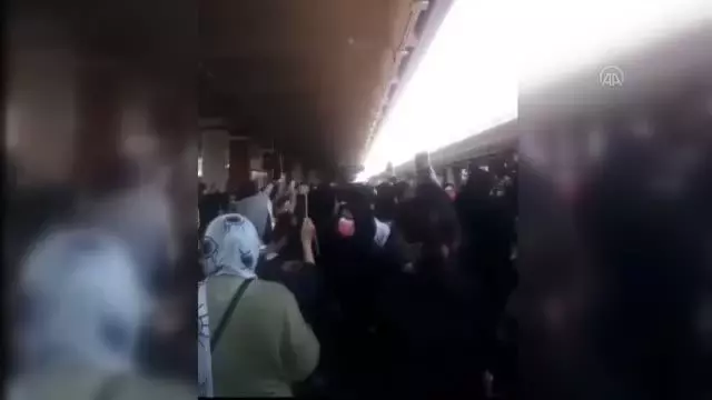 Tahran metrosundaki elektrik kesintisi rejim karşıtı protestolara yol açtı Tahran metrosundaki elektrik kesintisi rejim karşıtı protestolara yol açtı