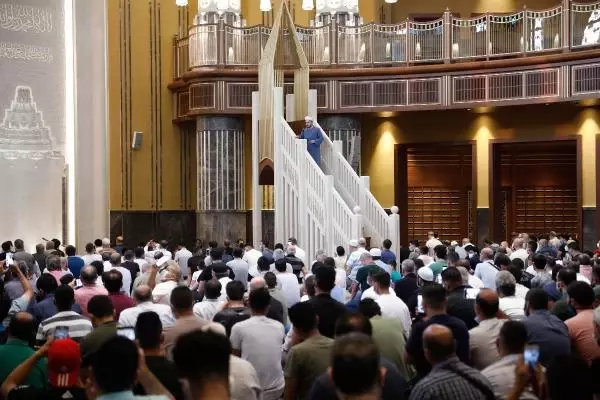 İSTANBUL-TAKSİM CAMİİ'NDE İLK BAYRAM NAMAZI KILINDI