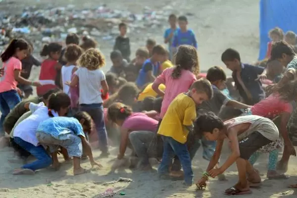 TARIMIN İSİMSİZ KAHRAMANLARI, ÇUKUROVA'NIN SARI SICAĞINDA ÇALIŞARAK BAYRAMI KARŞILADI