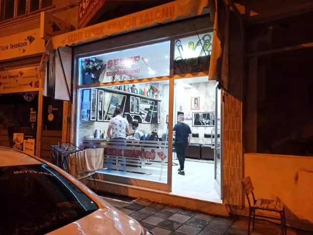 Tıraş olmakta gecikenler bayramı berber ve kuaför salonlarında karşıladı