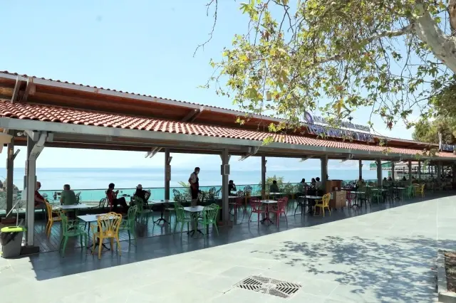 Tophane Çay Bahçesi hizmete açıldı