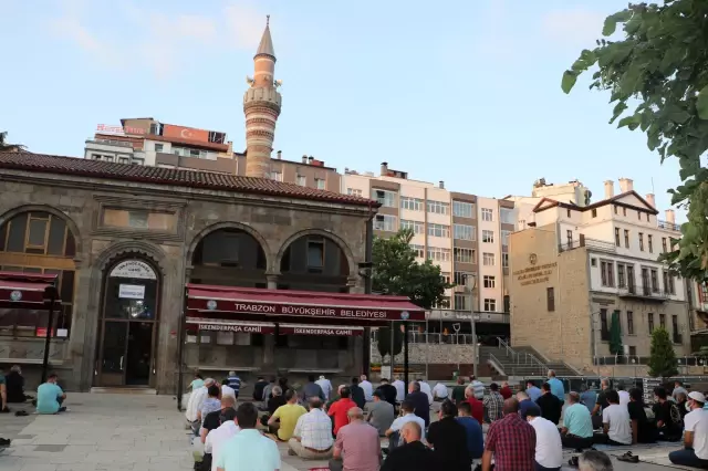 Anadolu'nun ilk camisi olarak bilinen Habib-i Neccar Camisi'nde bayram namazı kılındı