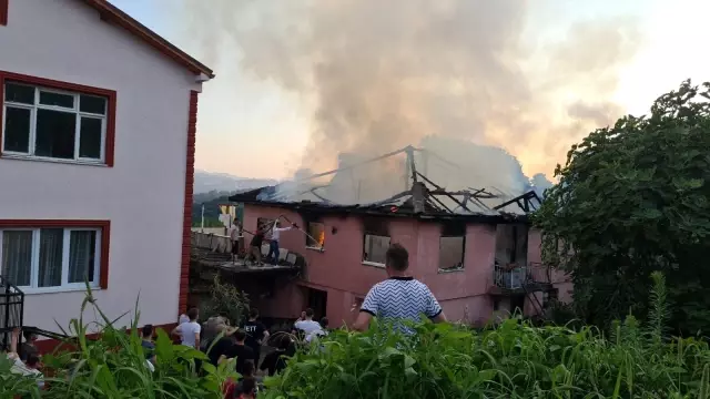 Tüp patladı, ev küle döndü