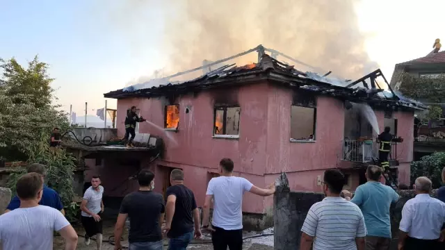 Tüp patladı, ev küle döndü