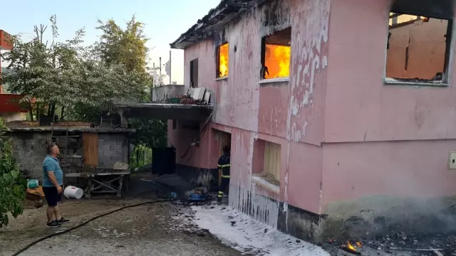 Tüp patladı, ev küle döndü