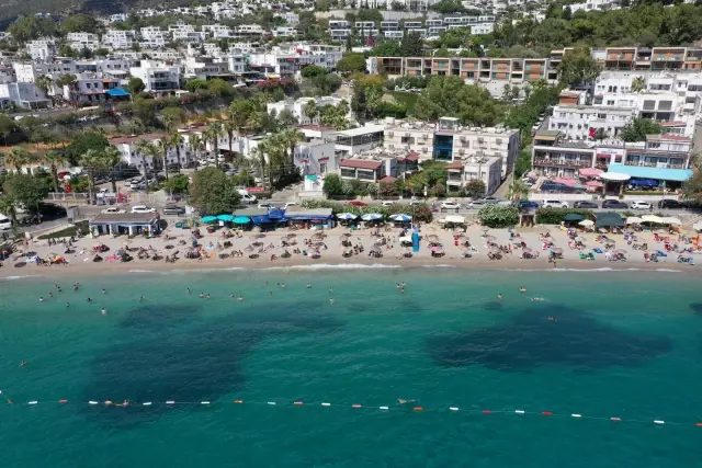 Turizm merkezlerinde bayram tatili yoğunluğu yaşanıyor