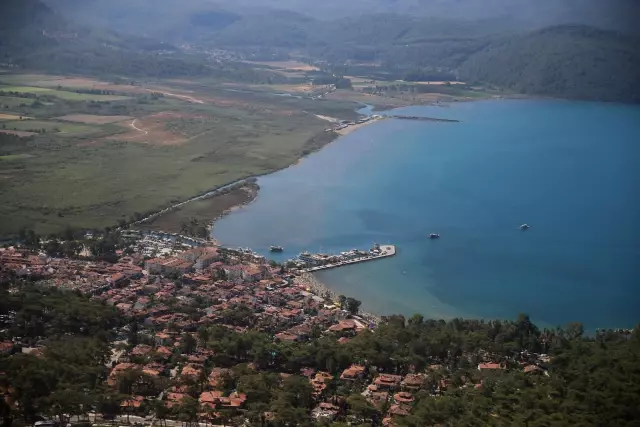 Turizm merkezlerindeki helikopterli trafik denetimini AA ekibi görüntüledi