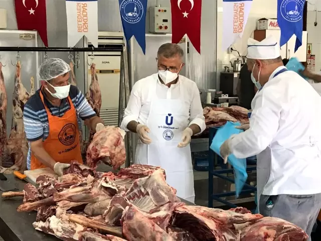 Üsküdar'da ihtiyaç sahibi ailelere 30 ton kurban eti dağıtıldı Üsküdar'da ihtiyaç sahibi ailelere 30 ton kurban eti dağıtıldı