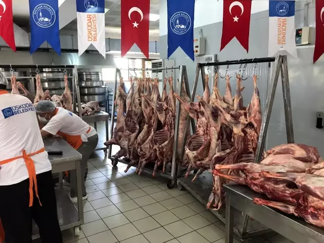 Üsküdar'da ihtiyaç sahibi ailelere 30 ton kurban eti dağıtıldı