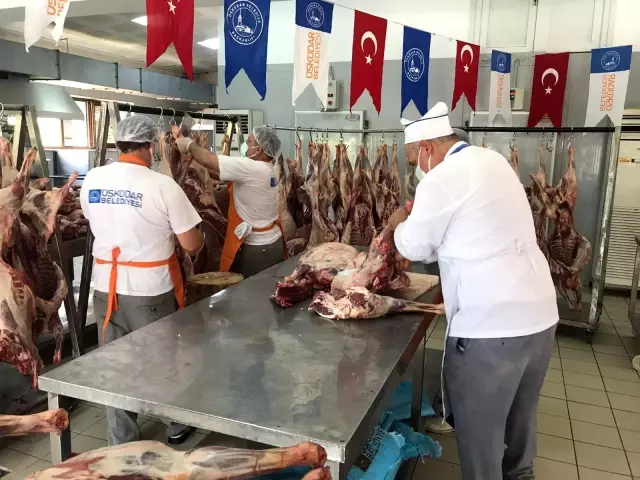 Üsküdar'da ihtiyaç sahibi ailelere 30 ton kurban eti dağıtıldı