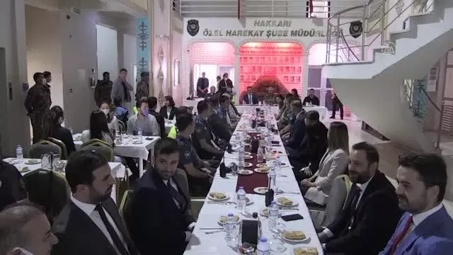 Vali Akbıyık, güvenlik güçleriyle bayramlaştı
