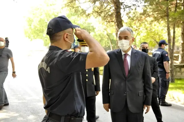 Vali Ayyıldız, Jandarma personelleri ile bayramlaştı
