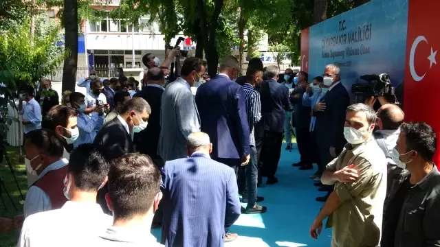 Vali Karaloğlu, Diyarbakırlılarla bayramlaştı