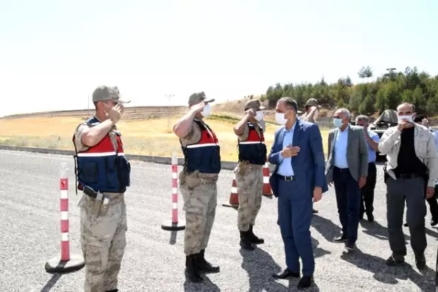 Vali Mahmut Çuhadar, Yol Kontrol ve Uygulama Noktalarını Ziyaret Etti Vali Mahmut Çuhadar, Yol Kontrol ve Uygulama Noktalarını Ziyaret Etti