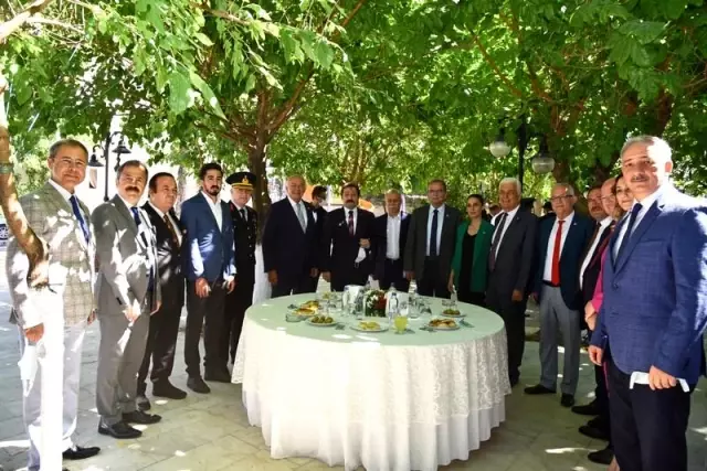 Vali Orhan Tavlı, Şehit Aileleri, Gaziler, Kamu Kurum Kuruluş Temsilcileri ve Vatandaşlarla Bayramlaştı Vali Orhan Tavlı, Şehit Aileleri, Gaziler, Kamu Kurum Kuruluş Temsilcileri ve Vatandaşlarla Bayramlaştı