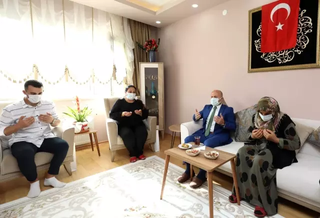 Vali Varol'dan şehit ailesine bayram ziyareti