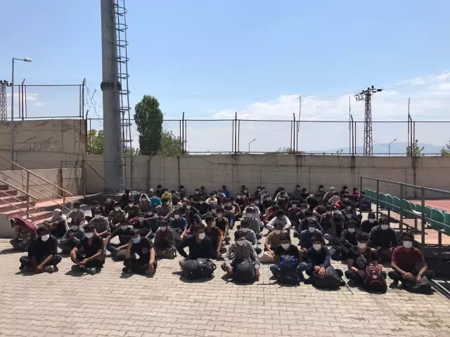 Van'da 113 göçmen yakalandı Van'da 113 göçmen yakalandı
