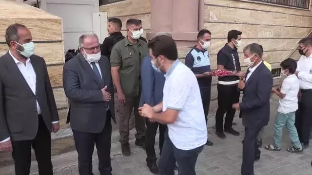 Vatandaşlar cami bahçelerine kurulan stantlarda aşı oldu