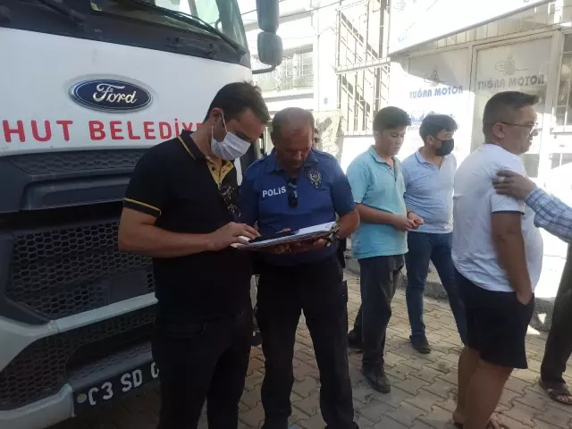 Yanan ekmek teknesini kurtarmak isteyen adam son anda kurtarıldı
