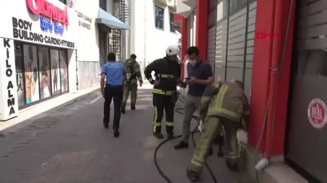 Son dakika haberi... YANGINDA MAHSUR KALAN KEDİLER İTFAİYE EKİPLERİNCE KURTARILDI